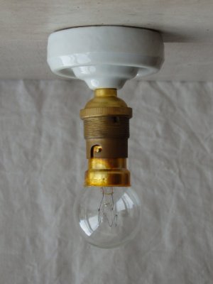画像2: フランスアンティーク　電球付壁付けソケットランプ電気陶器製