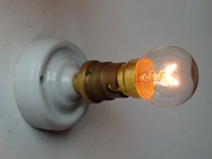 画像1: フランスアンティーク　電球付壁付けソケットランプ電気陶器製