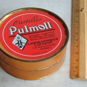 画像: フランスアンティーク　円形型缶ケース　Pulmoll　赤色