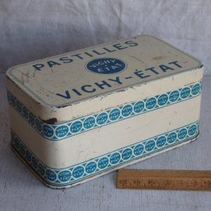 画像: フランスアンティーク  VICHY缶 ティン缶 　PARIS　小物入れ缶ケース 	