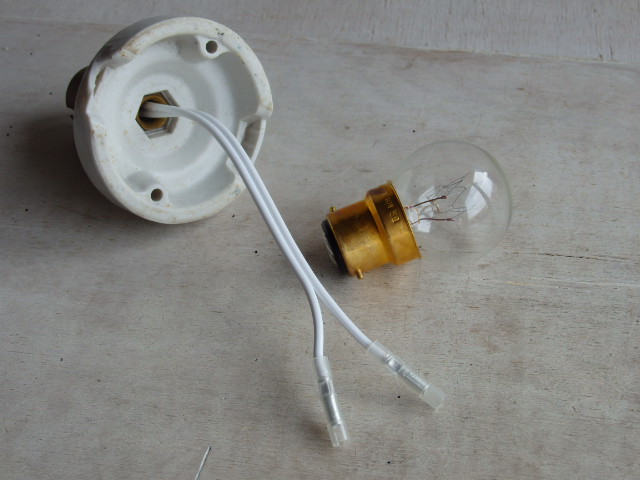 画像: フランスアンティーク　電球付壁付けソケットランプ電気陶器製
