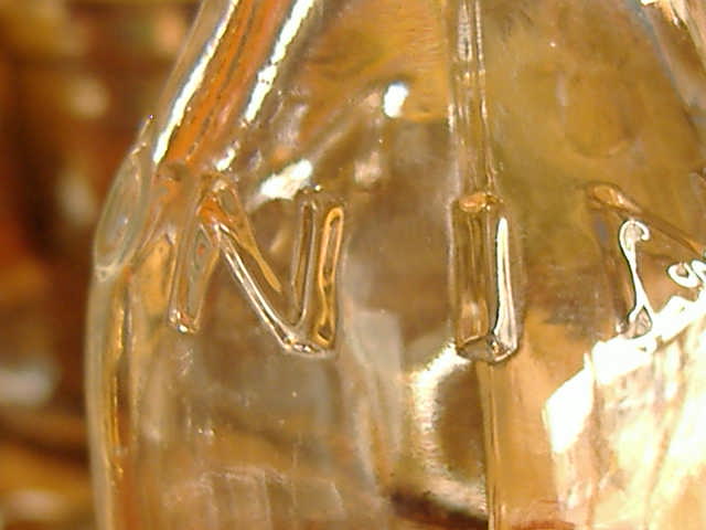 画像: フランスアンティーク　ガラス瓶　エンボス　ボトル　