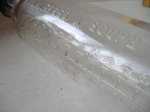 画像1: フランスアンティーク　ガラス瓶　ボトル容器◇　エンボス　目盛り付き
