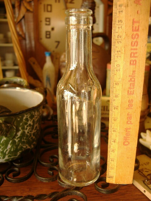 画像1: フランスアンティーク　ガラス瓶　エンボス　ボトル　